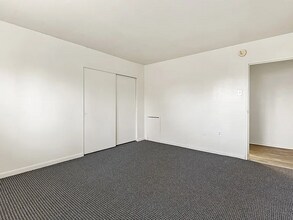 921 W Spencer St in Philadelphia, PA - Foto de edificio - Building Photo