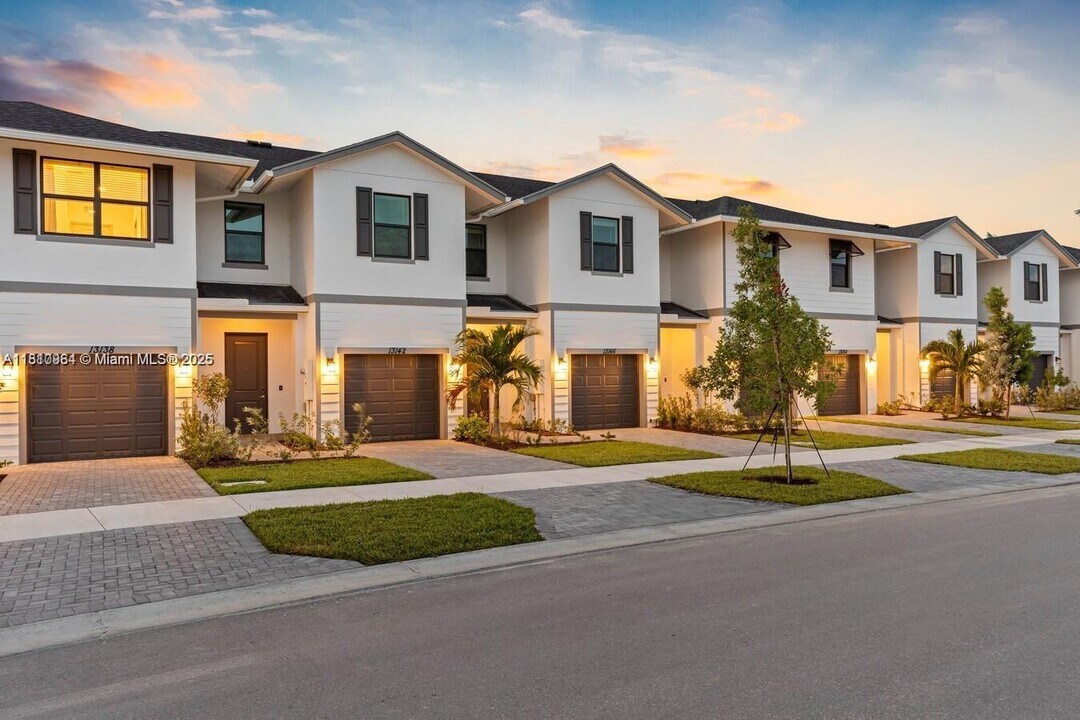 13138 Valletta Way in St Lucie West, FL - Building Photo