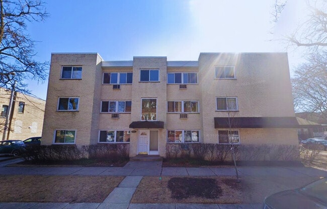 property at 1647 W Rascher Ave