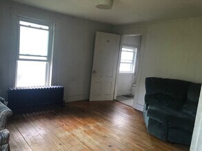 18 Central St in Windsor, VT - Building Photo - Building Photo