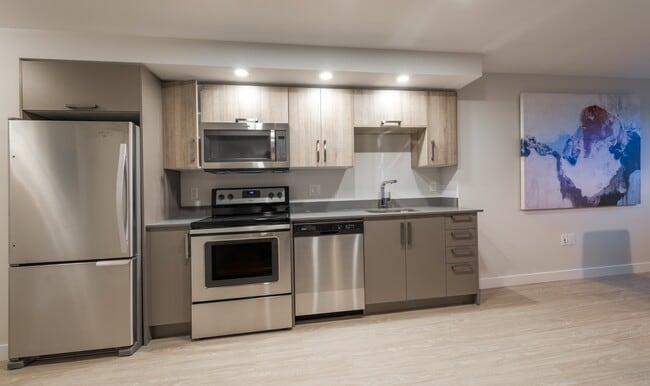 5633-5633 Fenwick St