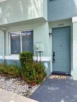 1956 Alamanda Way in Riviera Beach, FL - Building Photo
