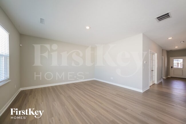 2285 S Bingham Pl in New Palestine, IN - Foto de edificio - Building Photo