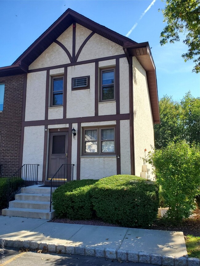 12/8 N Rte 303 in Clarkstown, NY - Foto de edificio - Building Photo