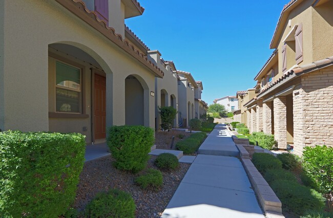93 Alamere Falls Dr in Las Vegas, NV - Building Photo - Building Photo