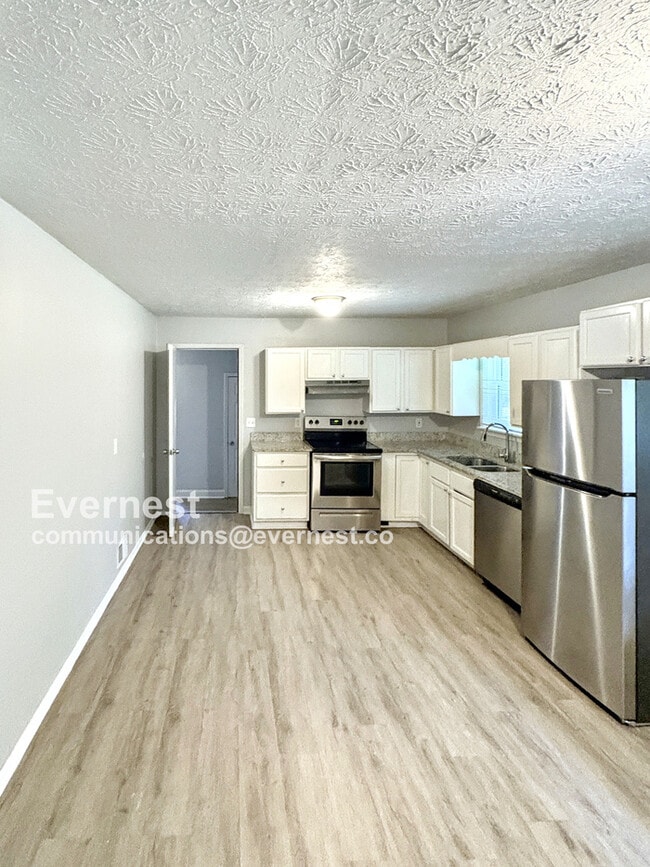 8802 Homewood Dr in Riverdale, GA - Building Photo - Building Photo