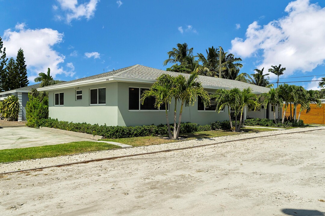 1502 N J St in Lake Worth Beach, FL - Building Photo