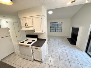 9345 Chisholm Rd in Pensacola, FL - Foto de edificio - Building Photo