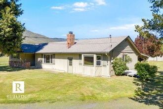 10345 OR-238 in Jacksonville, OR - Building Photo - Building Photo
