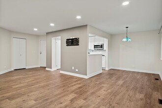 251 Appletree Ct in Buffalo Grove, IL - Building Photo - Building Photo