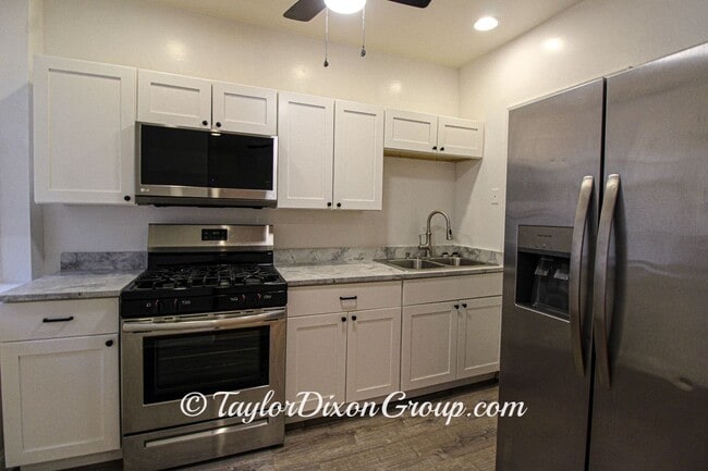 2016 E 68th St in Chicago, IL - Building Photo - Building Photo