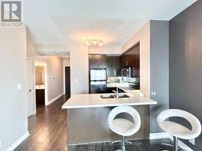 50 Absolute Ave in Mississauga, ON - Building Photo - Building Photo