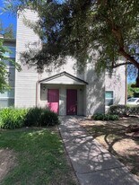 9127 Newhall Dr in Sacramento, CA - Building Photo