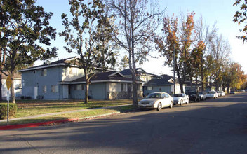 Breezewood Apartments in Riverside, CA - Foto de edificio - Building Photo