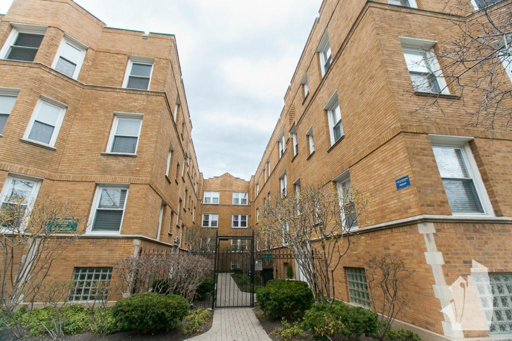 628 W Roscoe St, Unit 630-G in Chicago, IL - Building Photo