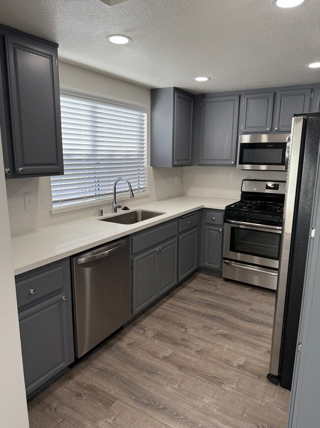 129 Concord St in El Segundo, CA - Foto de edificio - Building Photo