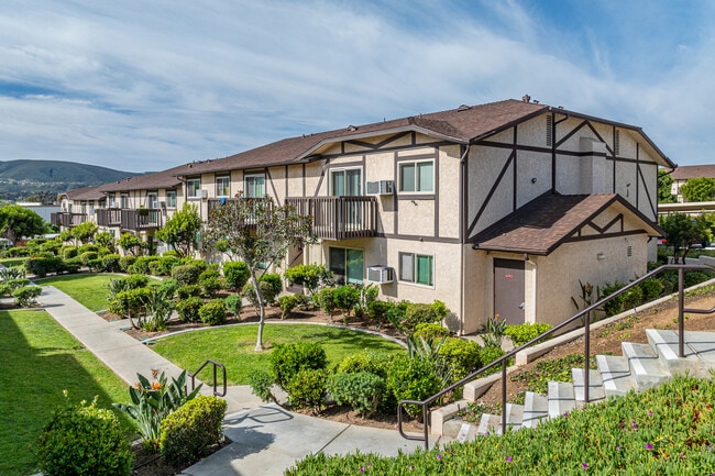 WINDSOR MANOR I in San Marcos, CA - Building Photo - Building Photo