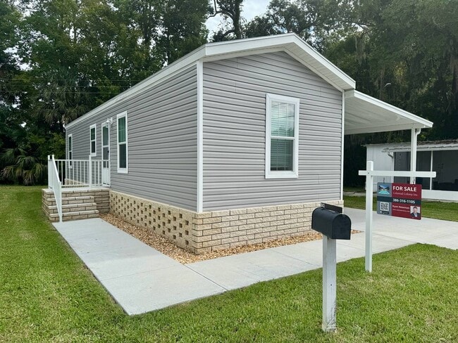843 E Colonial Cir in Daytona Beach, FL - Building Photo - Building Photo