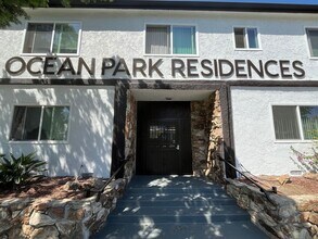 3401 Ocean Park Blvd in Santa Monica, CA - Building Photo - Building Photo
