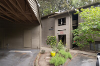 Autumn Place Condos in Seattle, WA - Foto de edificio - Building Photo