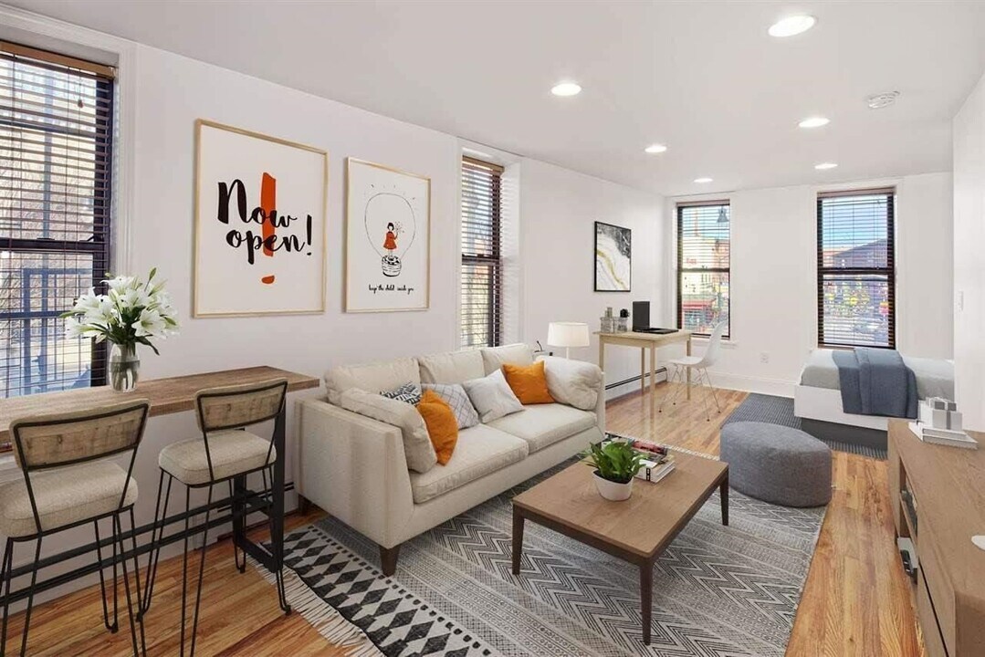 197 Newark Ave in Jersey City, NJ - Building Photo