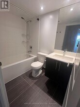 400 Adelaide St E in Toronto, ON - Building Photo - Building Photo