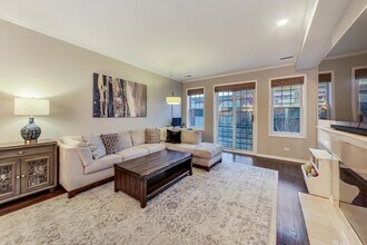 1328 W Belmont Ave in Chicago, IL - Building Photo - Building Photo