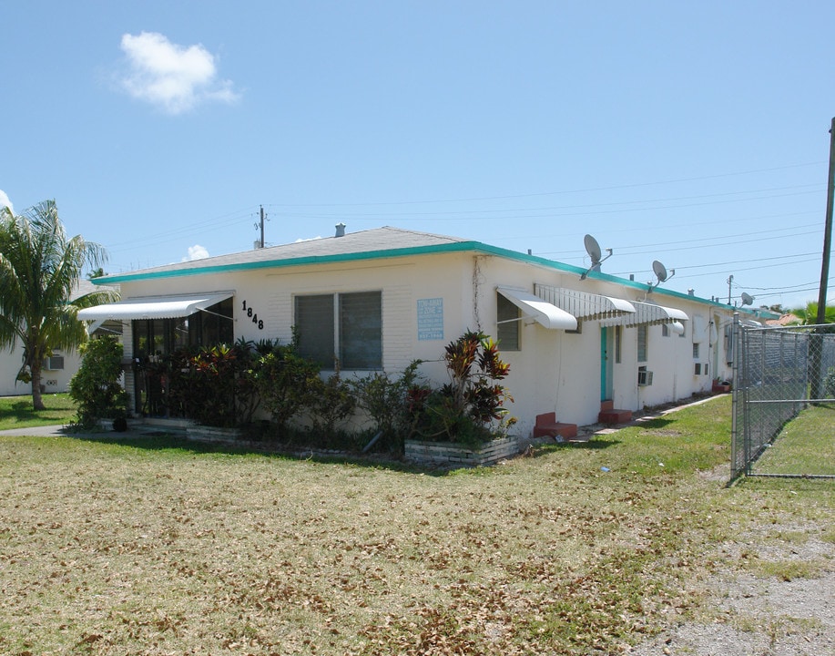 1838-1848 Plunkett St in Hollywood, FL - Foto de edificio