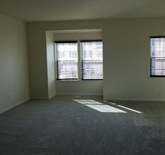 2102 E Oak Rd in Vineland, NJ - Building Photo - Building Photo