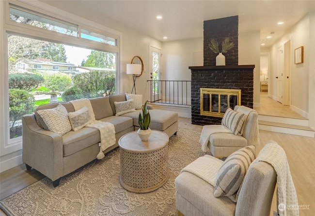 13604 116th Pl NE in Kirkland, WA - Foto de edificio - Building Photo