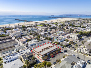 1102 Central Ave in Seal Beach, CA - Building Photo - Building Photo