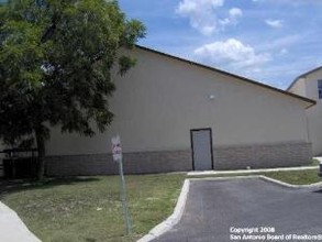 Multifamily Bldg in San Antonio, TX - Building Photo - Building Photo