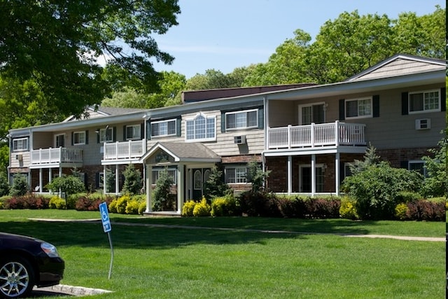 Fairfield North At Patchogue in East Patchogue, NY - Foto de edificio - Building Photo