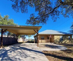 300 Knights Row in Cottonwood Shores, TX - Building Photo