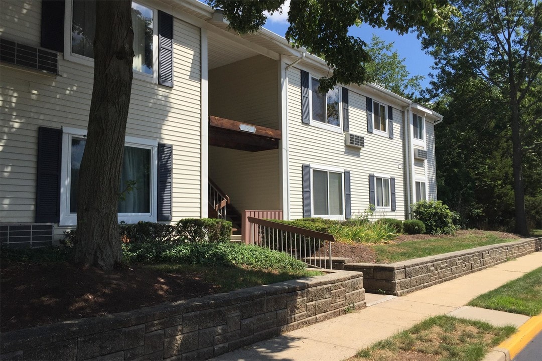 3 Norwich Pl in Franklin Township, NJ - Building Photo