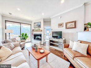 11250 Harbor Ct in Reston, VA - Building Photo - Building Photo
