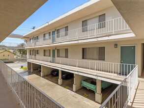 West View Apartments in Manhattan Beach, CA - Building Photo - Building Photo