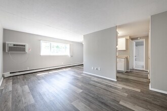 33201 Vine Street in Eastlake, OH - Building Photo - Interior Photo