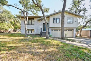 10102 Murmuring Creek Dr in Austin, TX - Building Photo