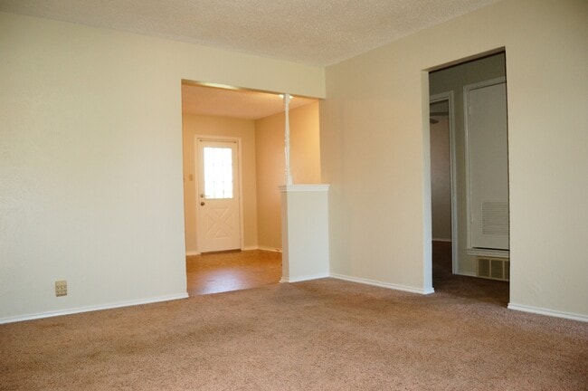 1118 N Nolan River Rd in Cleburne, TX - Building Photo - Building Photo