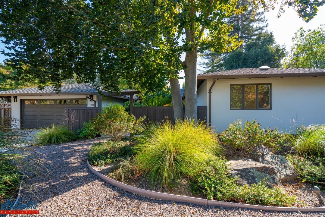 140 Vía De Tesoros in Los Gatos, CA - Building Photo