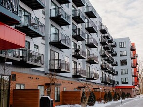 Hello Apartments in Golden Valley, MN - Foto de edificio - Building Photo