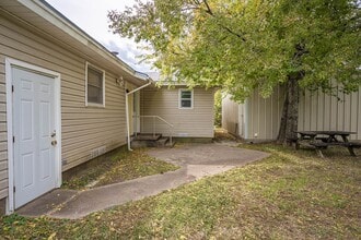 1800 Hilltop Dr in Waco, TX - Building Photo - Building Photo