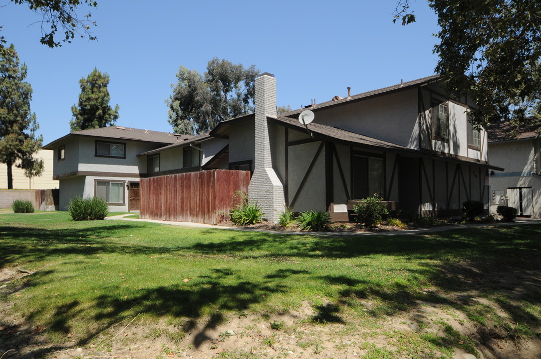 249 Grayson Way in Upland, CA - Building Photo