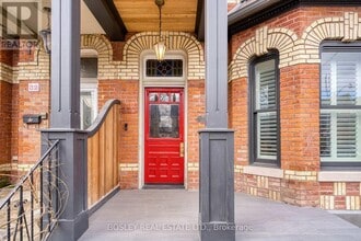 34 Beaconsfield Ave in Toronto, ON - Building Photo - Building Photo