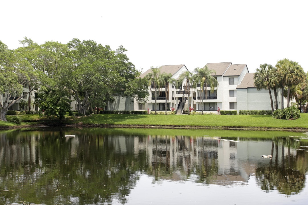 Legacy at Coconut Creek in Coconut Creek, FL - Foto de edificio