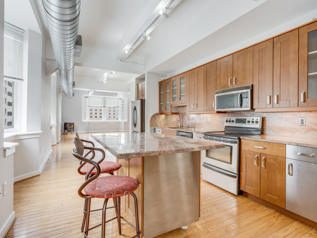 201 N Broad St, Unit 3 in Philadelphia, PA - Building Photo - Building Photo