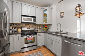 100 S Alameda St in Los Angeles, CA - Building Photo - Building Photo