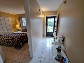 201 178th Dr, Unit 332 in Sunny Isles Beach, FL - Building Photo - Building Photo