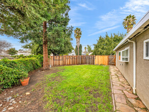 42538 Hamilton Way in Fremont, CA - Building Photo - Building Photo